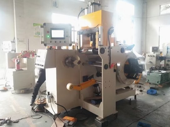 Automatic PLC Foil Winding Cold Welding Machine